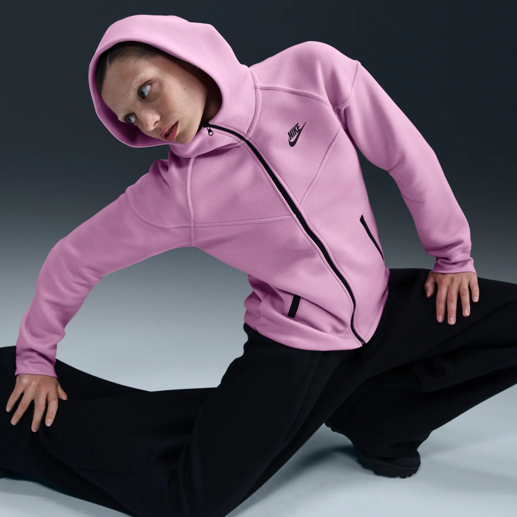 Nike - W Sportswear Tech Fleece Windrunner ~ Beyond Pink